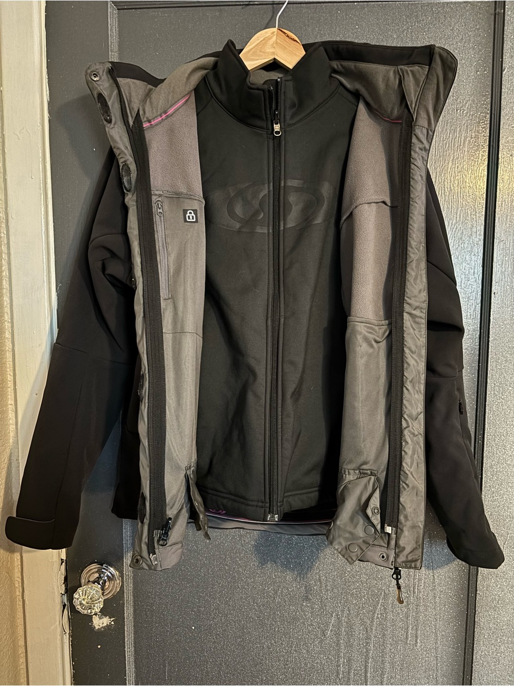 Salomon women’s Black ski Jacket - Picture 5 of 5